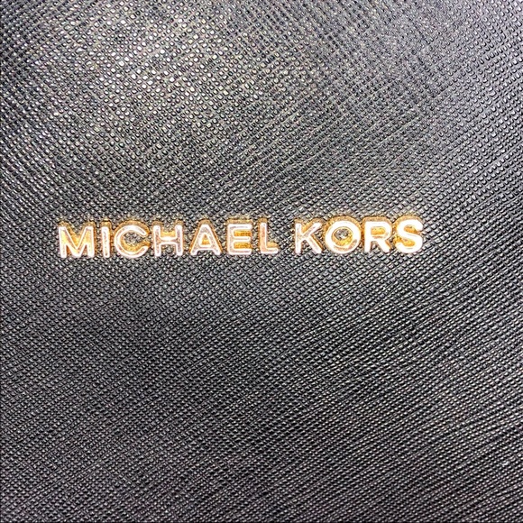 Michael Kors Jet Set Medium Saffiano Leather Top Zip Tote - Picture 8 of 12